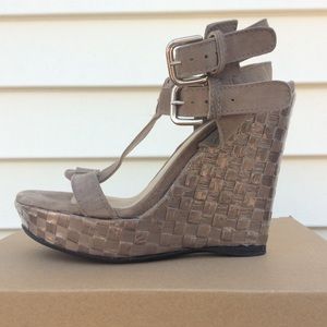 NWOT Stuart Weitzman Platform Sandal